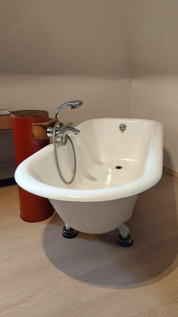 Oud gietijzeren bad met toebehoren., Huis en Inrichting, Badkamer | Complete badkamers, Zo goed als nieuw, Ophalen