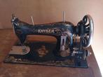 Antiek naaimachine met trapper "Kayser", Ophalen