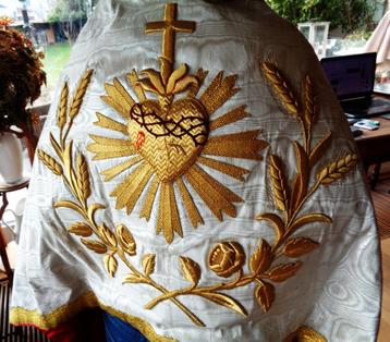 VELUM " Oude prachtige geborduurde velum -in goud brokaat, Verzenden