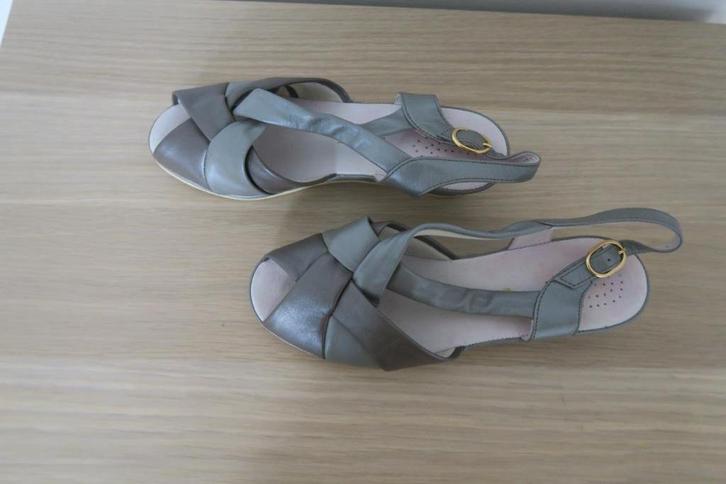 Grijs/taupe sandalen Damart - M 39, Kleding | Dames, Schoenen, Gedragen, Sandalen of Muiltjes, Grijs, Ophalen of Verzenden