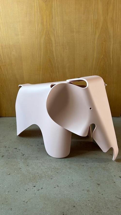 Eames elephant Vitra roos, Antiek en Kunst, Kunst | Designobjecten, Ophalen