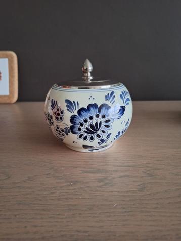 Delft suikerpot beschikbaar voor biedingen