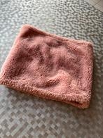 Roze colsjaal, Enlèvement