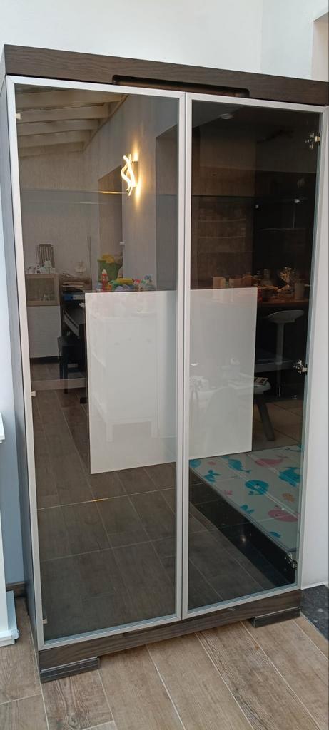 Vitrine Matrix Nero Bara, Huis en Inrichting, Kasten | Vitrinekasten, Gebruikt, 150 tot 200 cm, 50 tot 100 cm, 25 tot 50 cm, Overige houtsoorten