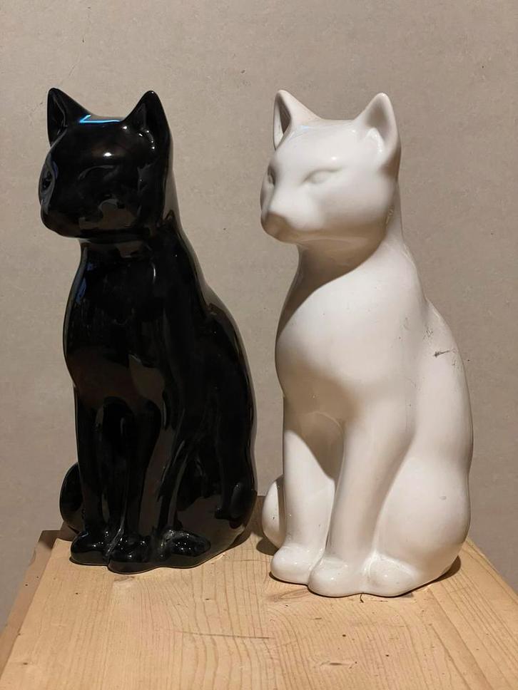 Set keramieken katten zwart-wit – 1 met herstelling, Verzamelen, Beelden en Beeldjes, Zo goed als nieuw, Ophalen
