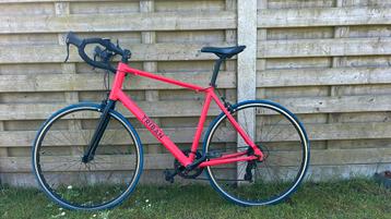 Triban koersfiets beschikbaar voor biedingen