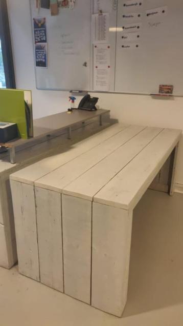 Steigerhouten bureau of tafel beschikbaar voor biedingen