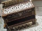 Oude Italiaanse accordeon „CAV M DALLAPE”, Muziek en Instrumenten, Accordeons, Ophalen of Verzenden, Gebruikt, Knopaccordeon