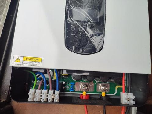 Hybride omvormer voor zonne-energie, Doe-het-zelf en Bouw, Zonnepanelen en Toebehoren, Nieuw, Paneel, 200 wattpiek of meer, Ophalen