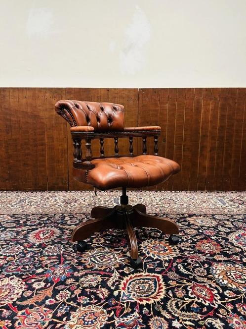 Engelse Chesterfield Captain Chair Bureaustoel, Antiek en Kunst, Antiek | Kantoor en Zakelijk, Ophalen of Verzenden