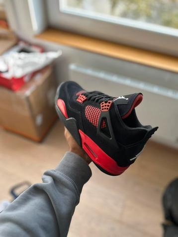 Jordan 4 Retro Red Thunder, Ophalen