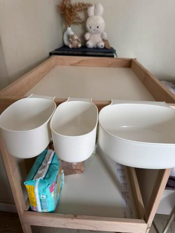 Ikea verschoontafel+bakjes beschikbaar voor biedingen