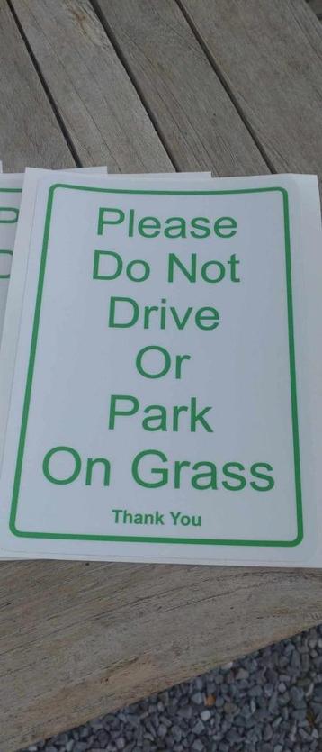 Please Do Not Drive Or Park On Grass Thank You - sticker beschikbaar voor biedingen