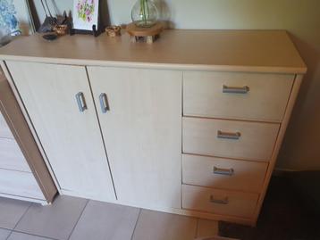 Kleine Linnenkast Slaapkamer – Compact & Stijlvol beschikbaar voor biedingen