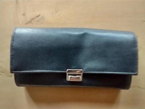 Portefeuille (zwart), Handtassen en Accessoires, Portemonnees, Zo goed als nieuw, Overige merken, Zwart, Leder, Met knipsluiting