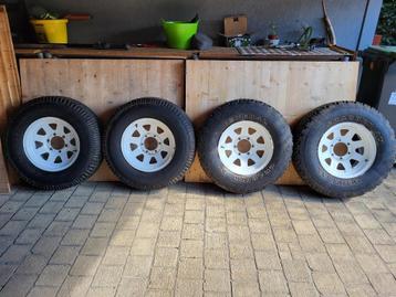 Banden voor 4X4 beschikbaar voor biedingen