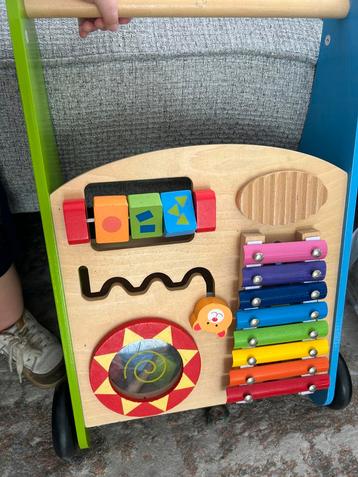 Loopkar hout beschikbaar voor biedingen