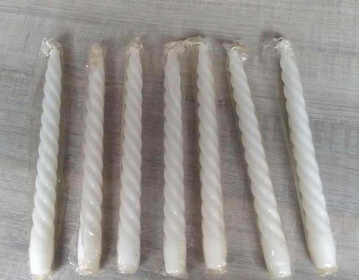 lange witte geribbelde kaarsen Set van 7 nieuw, Huis en Inrichting, Woonaccessoires | Kandelaars en Kaarsen, Nieuw, Ophalen of Verzenden
