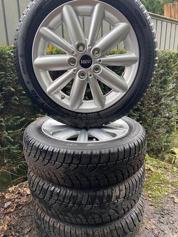 Winterbanden op originele Mini Aluminium velgen beschikbaar voor biedingen