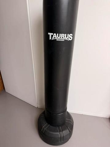 Taurus staande bokspaal beschikbaar voor biedingen