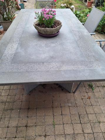Grote  belgisch arduin tuintafel .zie info  beschikbaar voor biedingen