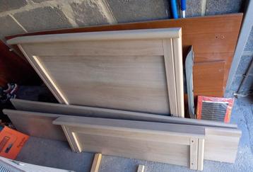 houten eenpersoonsbedframe (90 cm x 200 cm) beschikbaar voor biedingen