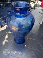 Blauwe glazen vaas, Ophalen