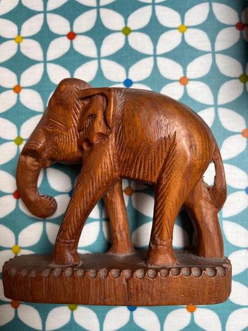 Afrikaanse houten beelden beschikbaar voor biedingen