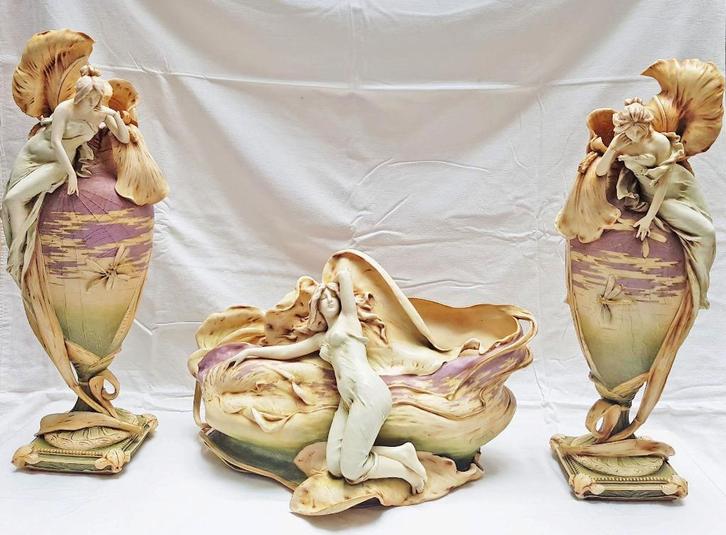 Art Nouveau 2 Vazen en Jardinière - Amphora Riessner., Antiek en Kunst, Antiek | Porselein, Ophalen of Verzenden