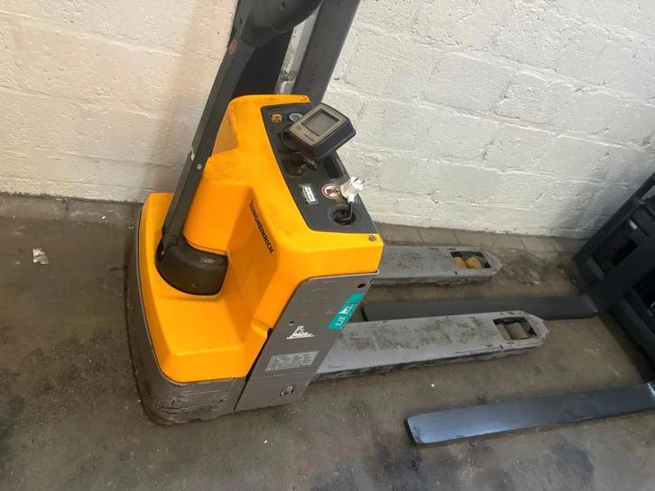 Jungheinrich EJE m13 Pallettruck (bj 2017), Zakelijke goederen, Machines en Bouw | Heftrucks en Intern transport, Palletwagen