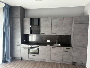 Betongrijze Rechte Keuken – Slechts 5 Jaar Oud  GEDEMONTEERD beschikbaar voor biedingen