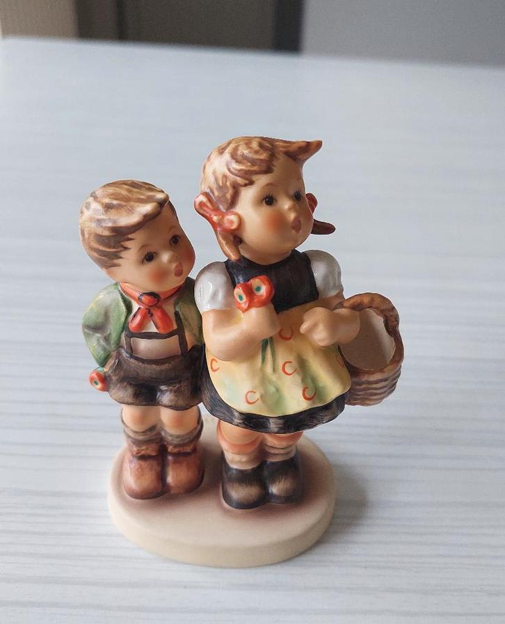 Hummelbeeldje Brüderlein 49/3/0 (als geschenk ?), Verzamelen, Beelden en Beeldjes, Gebruikt, Hummel, Ophalen of Verzenden