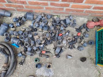 Diverse kraantjes en buizen beschikbaar voor biedingen