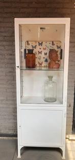 Armoire médicale des années ‘30, Ophalen, Gebruikt