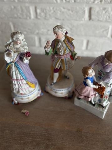 Porselein beeldjes  beschikbaar voor biedingen