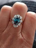 14k ring with 2.13 grown vivid blue diamonds and surrounded, Handtassen en Accessoires, Ophalen of Verzenden, Zo goed als nieuw