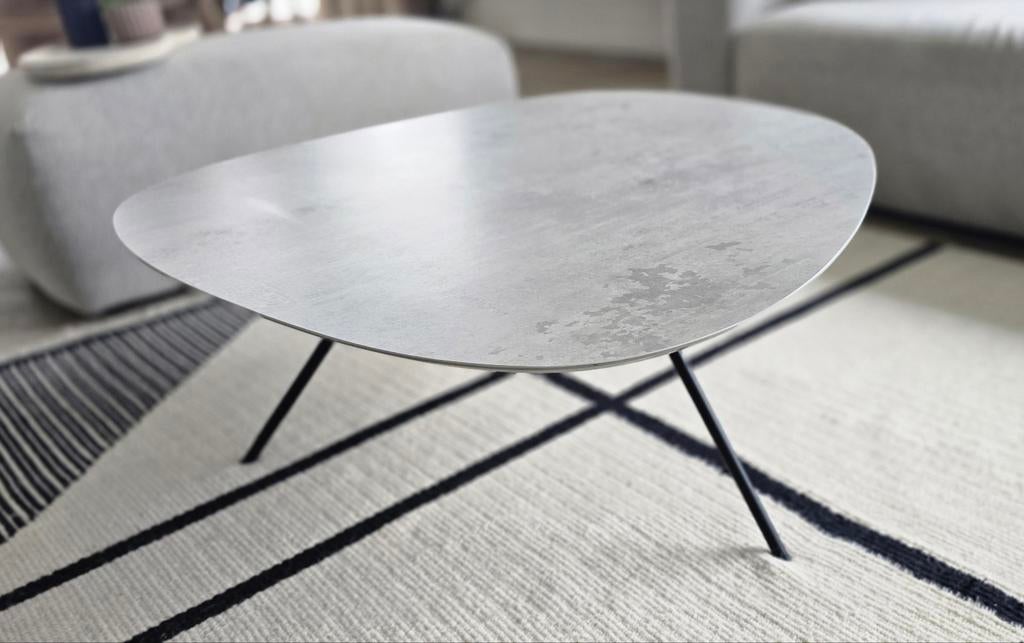 Leolux salontafel keramiek betonlook, Huis en Inrichting, Tafels | Salontafels, Ophalen