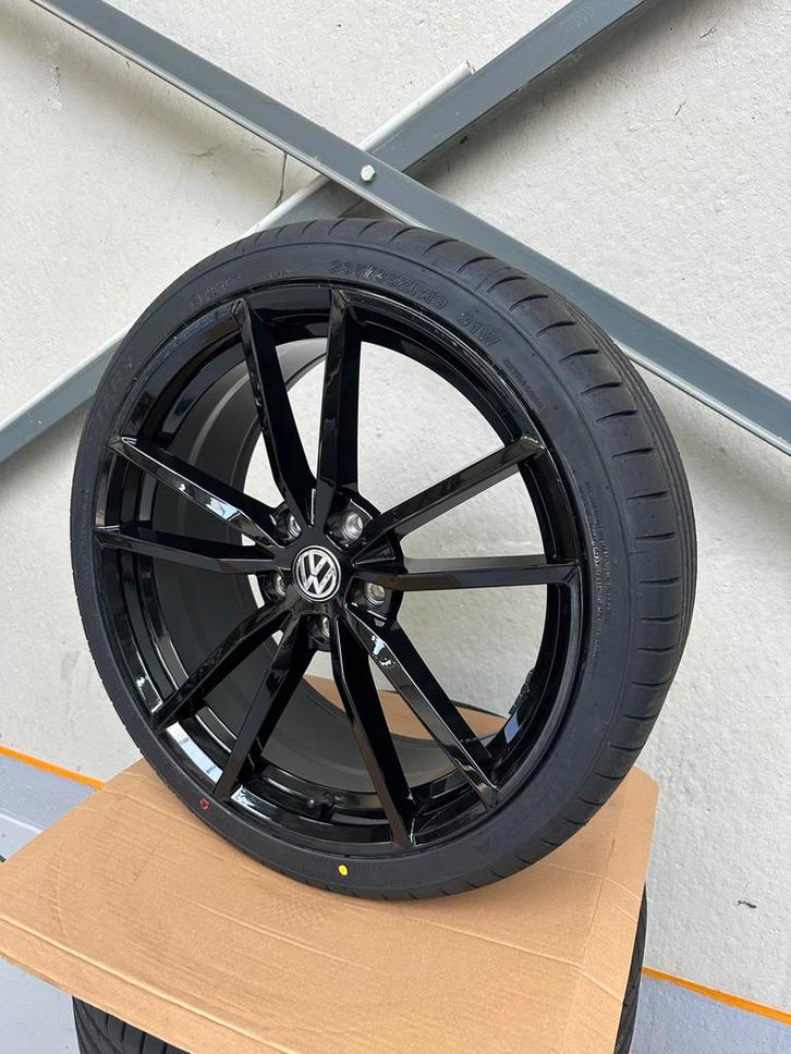 VW Golf 7R 19 inch velgen + zomerbanden 235/35 ZR19, Auto-onderdelen, Banden en Velgen, Velg(en), Zomerbanden, 19 inch, Personenwagen
