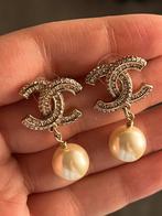 Chanel Oorbellen met Parels Goud Verguld, Ophalen of Verzenden, Zo goed als nieuw, Zwart, Goud