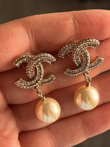 Chanel Oorbellen met Parels Goud Verguld beschikbaar voor biedingen