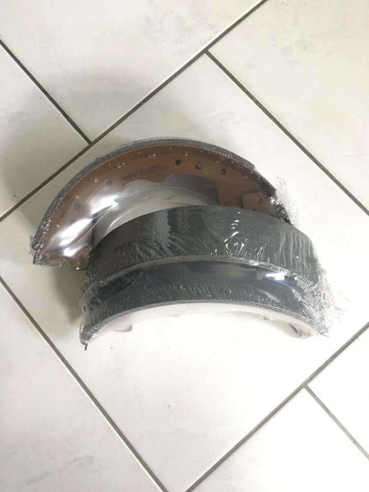 Te koop set remschoenen Dana 60 Dodge w200 d200, Auto-onderdelen, Klein materiaal, Amerikaanse onderdelen, Ford, Oldtimer onderdelen