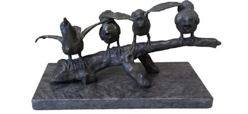 sculptuur 4 vogels op een tak "The four of us"., Antiek en Kunst, Kunst | Beelden en Houtsnijwerken, Ophalen