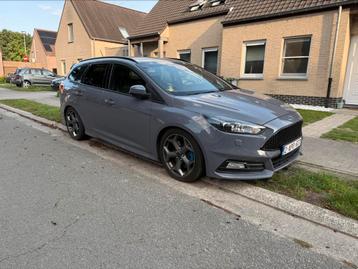 Ford Focus ST 2.0 250pk beschikbaar voor biedingen