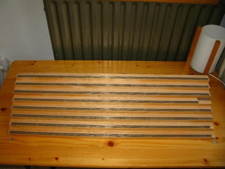 MARKLIN Z-spoor : Display 84 cm met 64x rails, Hobby en Vrije tijd, Modeltreinen | Overige schalen, Zo goed als nieuw, Rails, Gelijkstroom