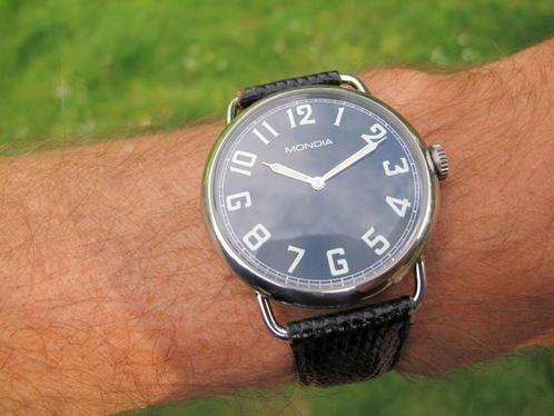 XL Mondia Pilot montre à quartz suisse pour homme dans une b, Antiquités & Art, Antiquités | Horloges, Enlèvement ou Envoi