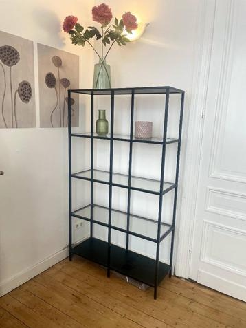 VITTSJÖ Stellingkast, zwartbruin/glas, 100x175 cm beschikbaar voor biedingen