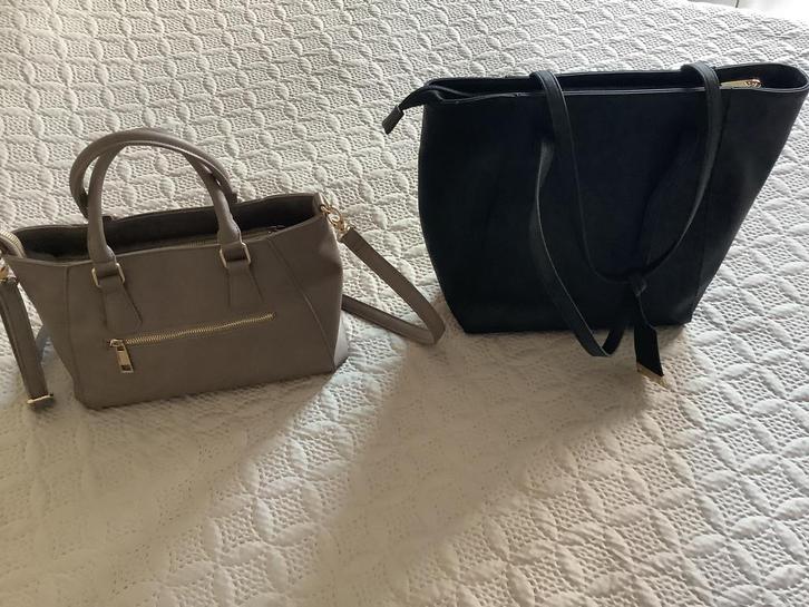 Handtassen 2 stuks voor 10 euro, Handtassen en Accessoires, Tassen | Damestassen, Zo goed als nieuw, Zwart, Ophalen
