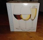 Doos met 18 glazen. 6 champagne en 12 wijnglazen., Verzamelen, Glas en Drinkglazen, Ophalen
