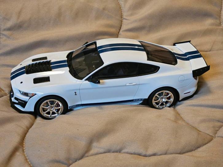 Mustang 1:18 shelby cobra nw in de originele doos GT SPIRIT, Hobby en Vrije tijd, Modelauto's | 1:18, Zo goed als nieuw, Ophalen of Verzenden