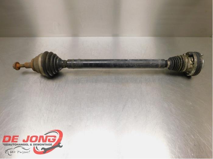 Aandrijfas rechts-voor van een Volkswagen Touran, Auto-onderdelen, Remmen en Aandrijving, Volkswagen, Gebruikt, 3 maanden garantie